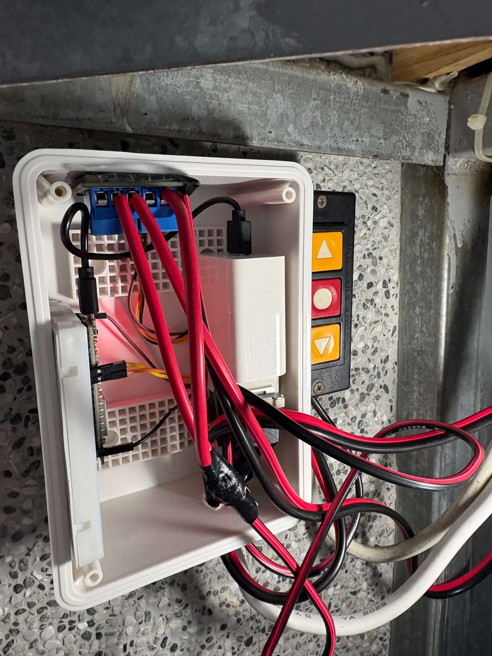 ESP32 鐵捲門遙控開關